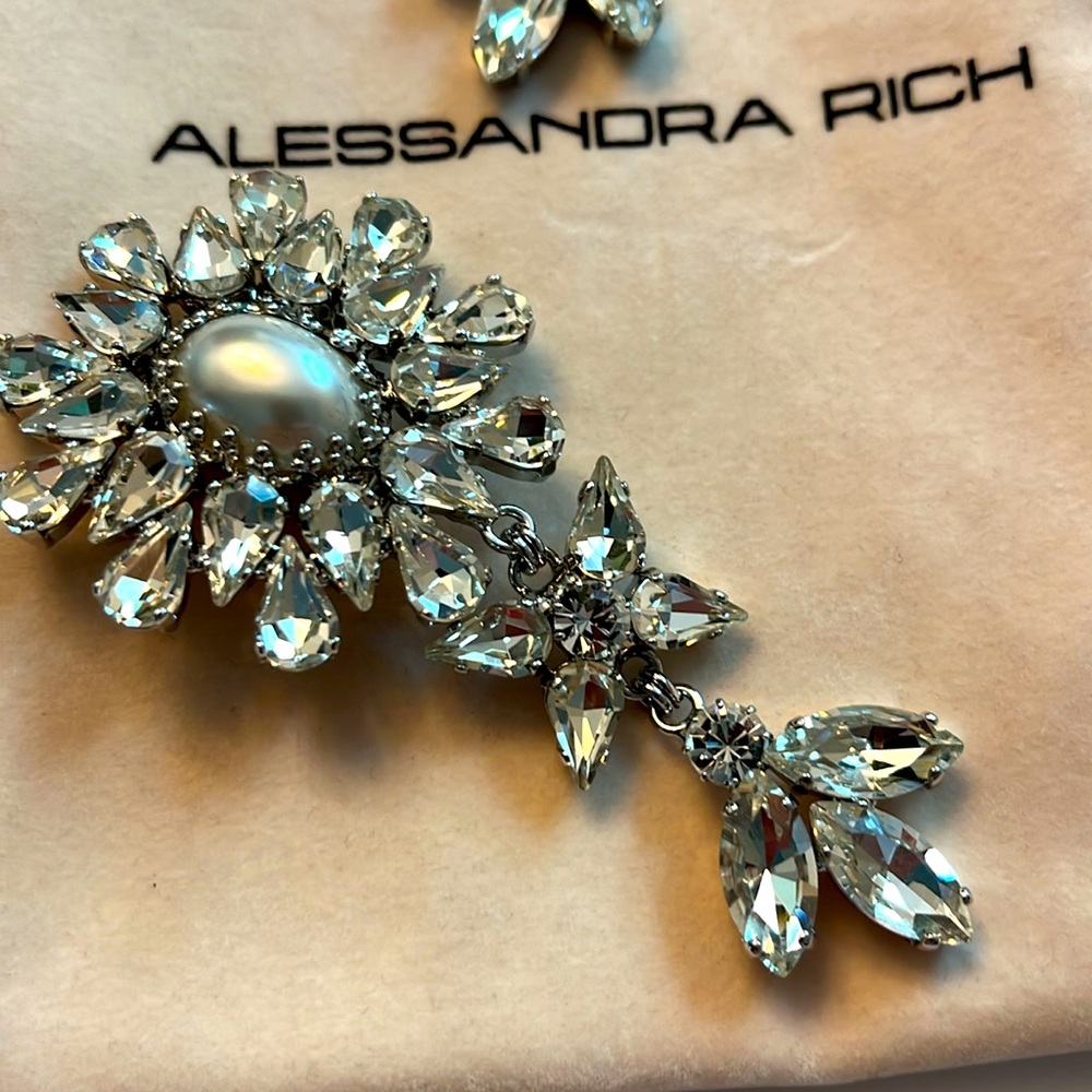 38. 🩷🩷RARE ALESSANDRA RICH CLEAR CRYSTALS PLATINUM PLATED EARRINGS CLIP - Picture 2 of 4